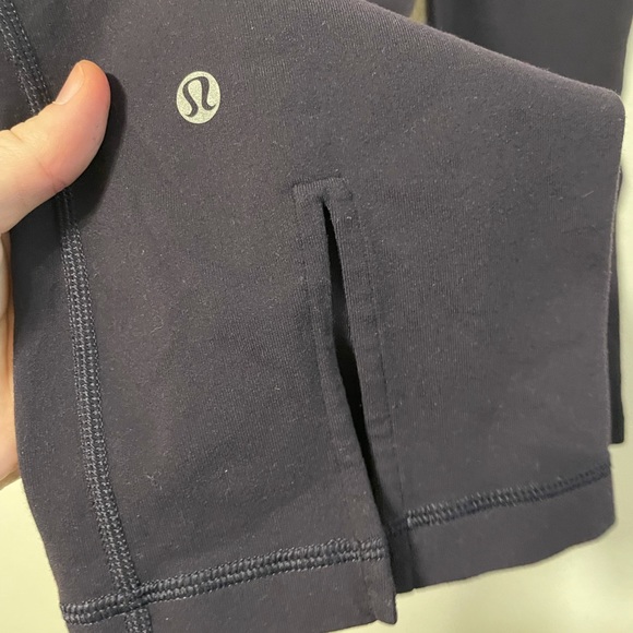 Lululemon 6 Yoga Pants Capris Purple and Black - Picture 4 of 7